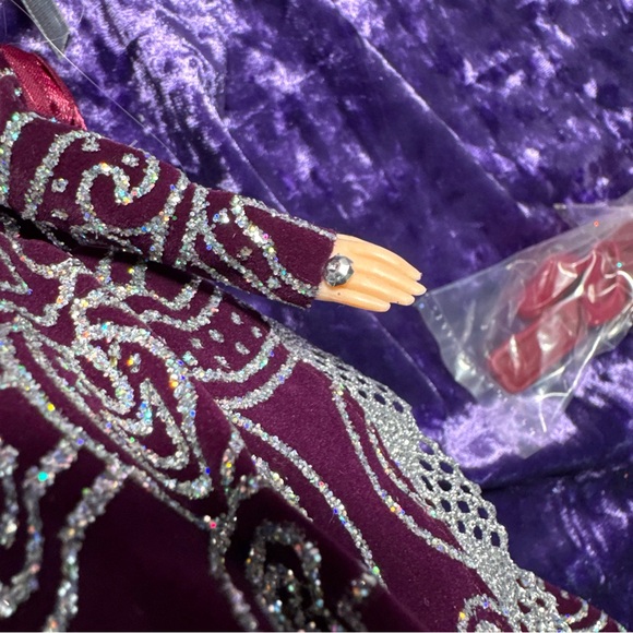 "Winter Fantasy"  Barbie With Dress & Accessories~New - Picture 4 of 6